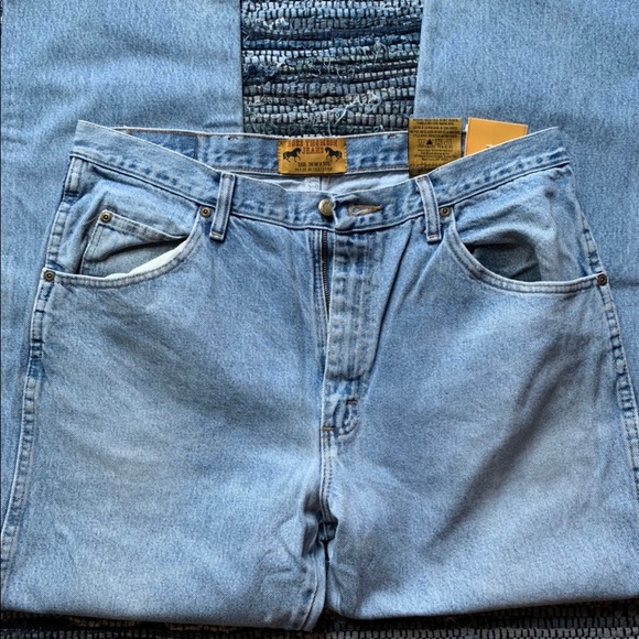 Relaxed fit light wash jeans - Picture 2 of 3